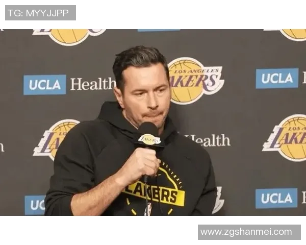 湖人对雄鹿赛后采访全景回顾球员表现与战术分析 湖人对雄鹿赛后采访全景回顾球员表现与战术分析